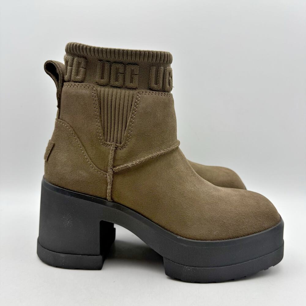 UGG Womens Moxy Chelsea Ankle Boots Size 7 EU 38 Brown Suede Chunky Heels EUC